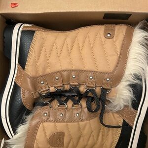 Sorel Youth Tofino II Boots - Like New